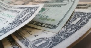 Dólar tem queda com atenções a Biden, Copom e vacinas